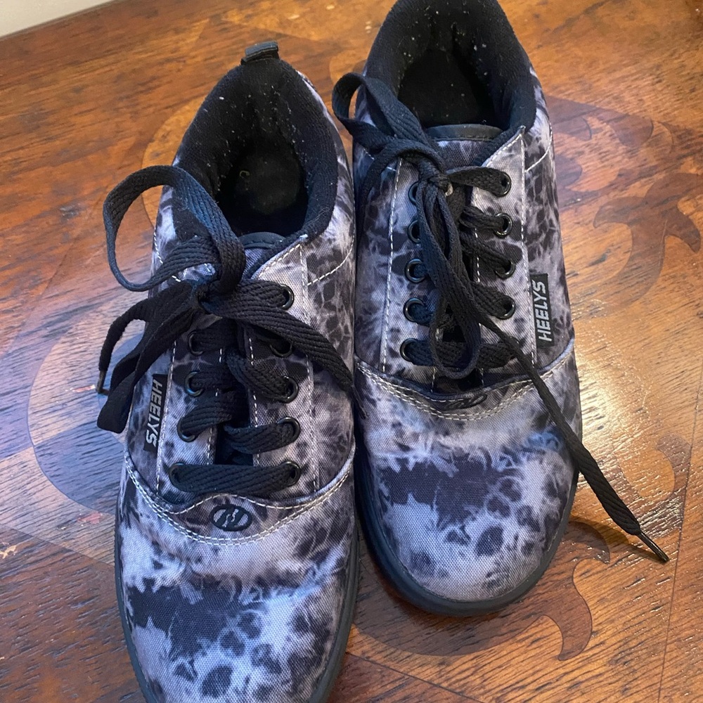 Heelys Black and Gray Skate Shoes SZ Youth 6. Wheels included
